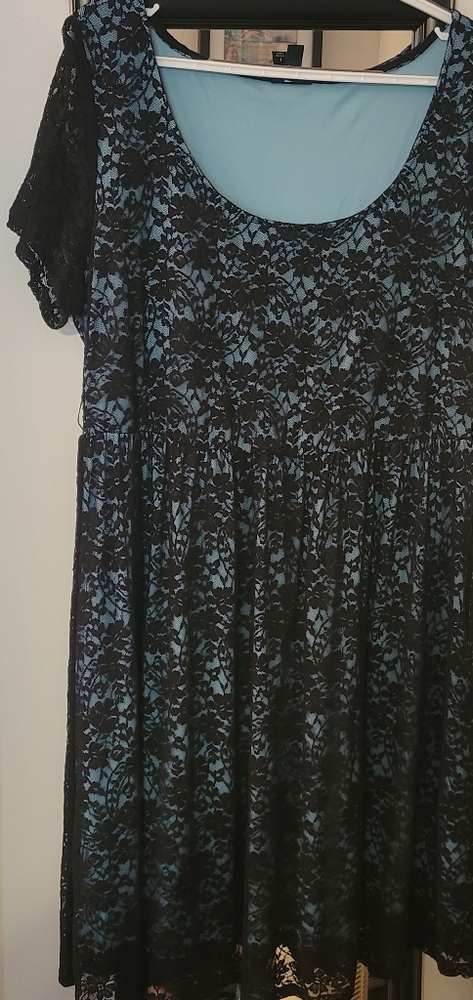 TORRID Black Floral Lace Blue Dress, size 1
